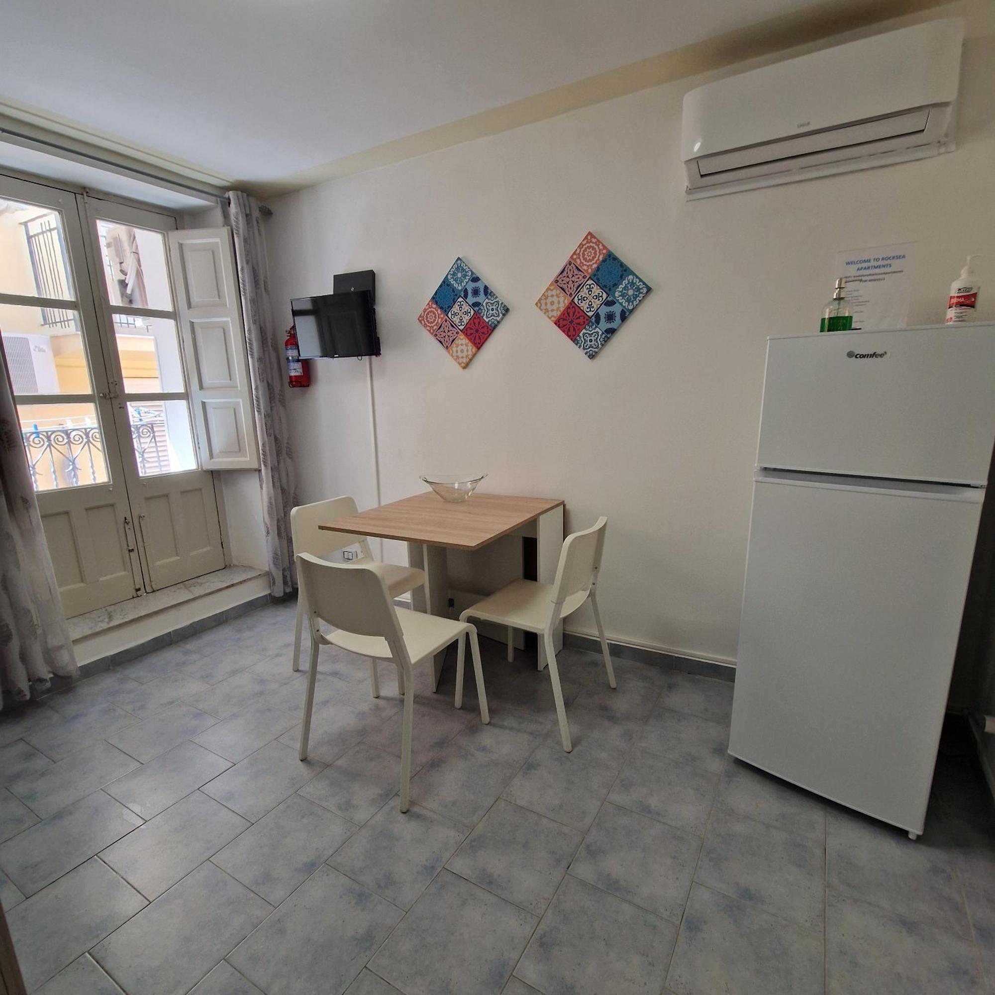 Rocksea Apartments Чефалу Екстериор снимка