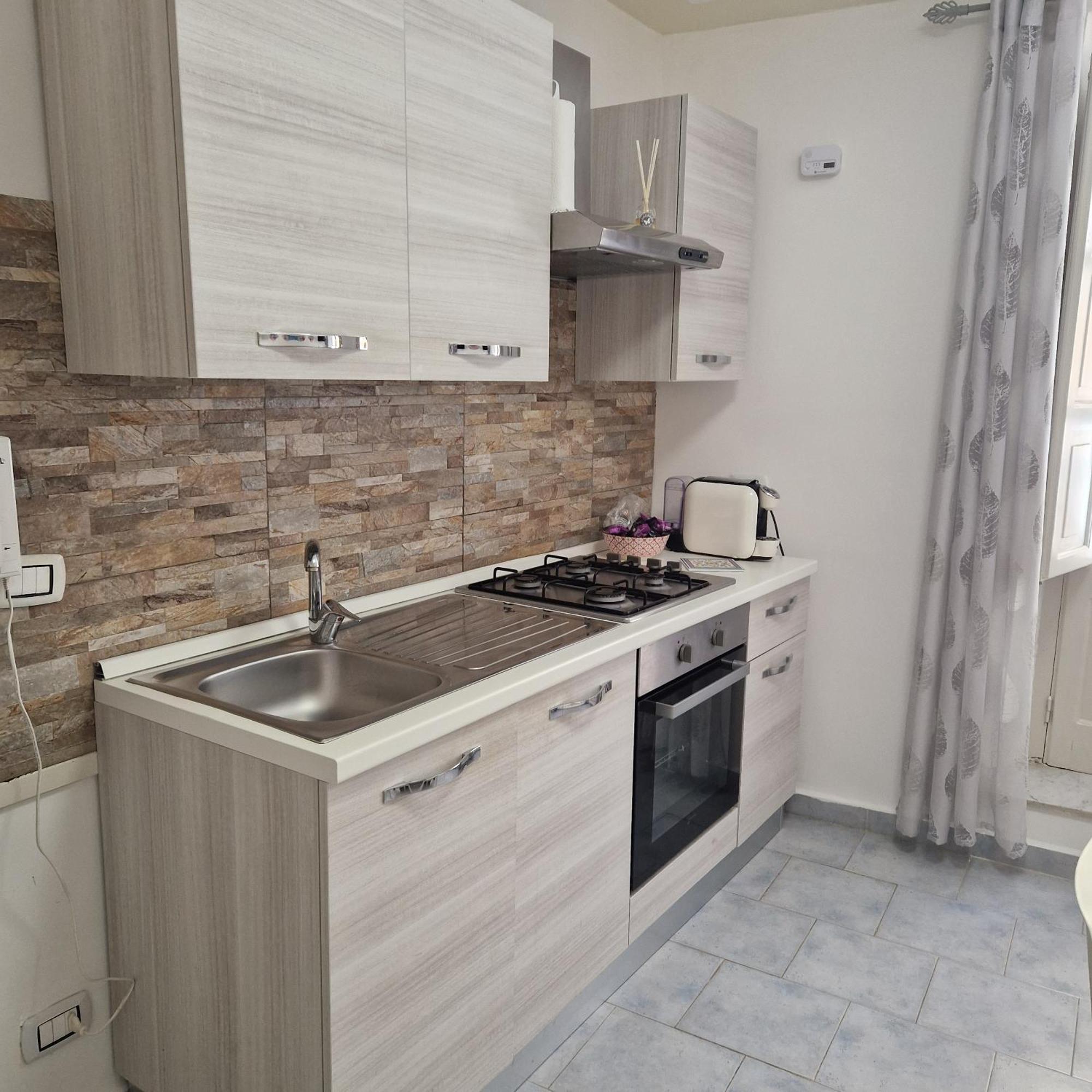 Rocksea Apartments Чефалу Екстериор снимка